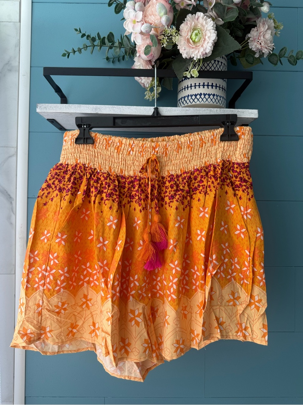 Easel Los Angeles Shorts Womens Large NWT Boho Floral Rayon Smocked Pull On